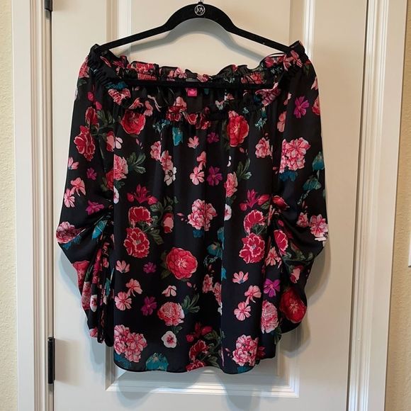 VINCE CAMUTO Floral Off Shoulder Blouse - Picture 1 of 15